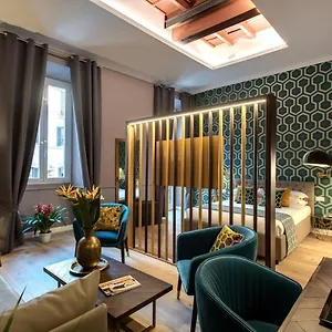 https://tree-charme-parliament-boutique-hotel.it-romehotels.com