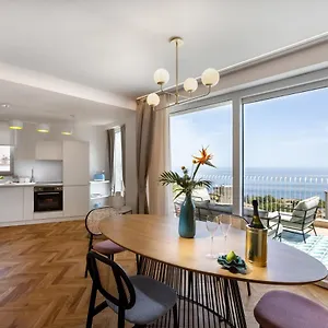 https://casa-giafari.taorminaitalyhotels.com